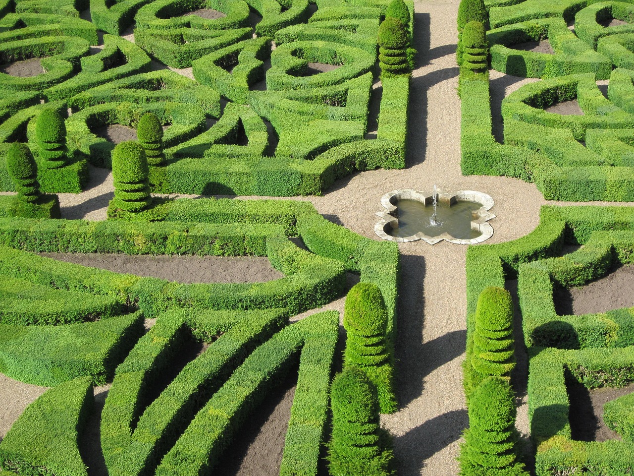 Le Jardin à la Française : Symétrie, Majesté et Art de Dompter la Nature